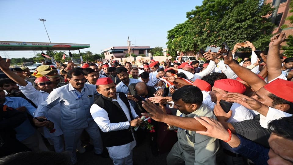 SP National President Akhilesh unveiled statue and addressed  meeting in Sarfabad noida