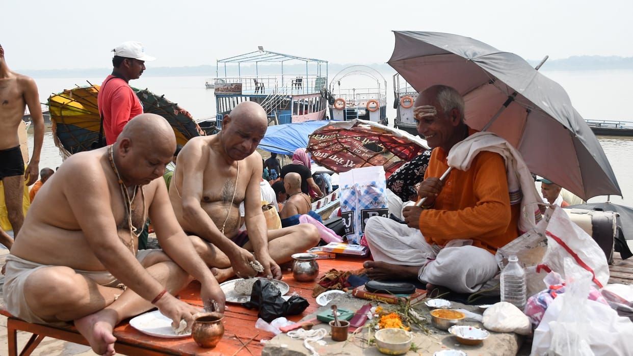 Pitru Paksha 2023 After completing the puja rituals in Kashi Gaya, leave for Vishnu Gaya