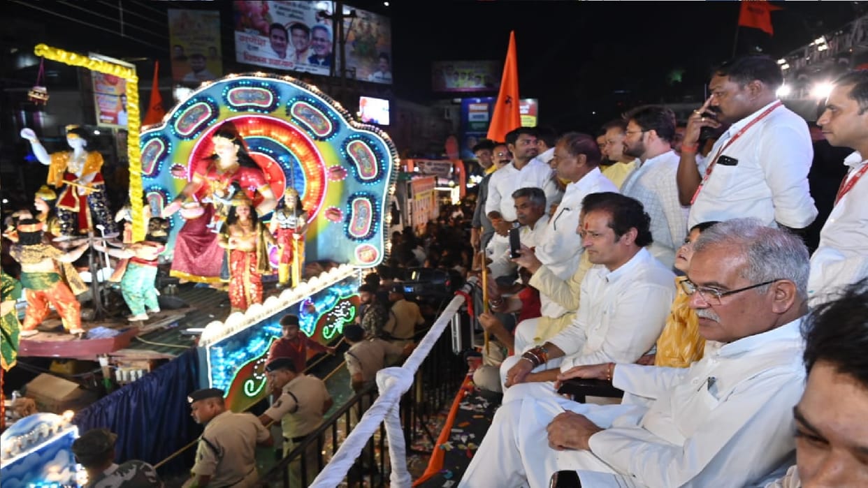 Raipur: CM Bhupesh Baghel saw the beautiful Ganesh Jhanki
