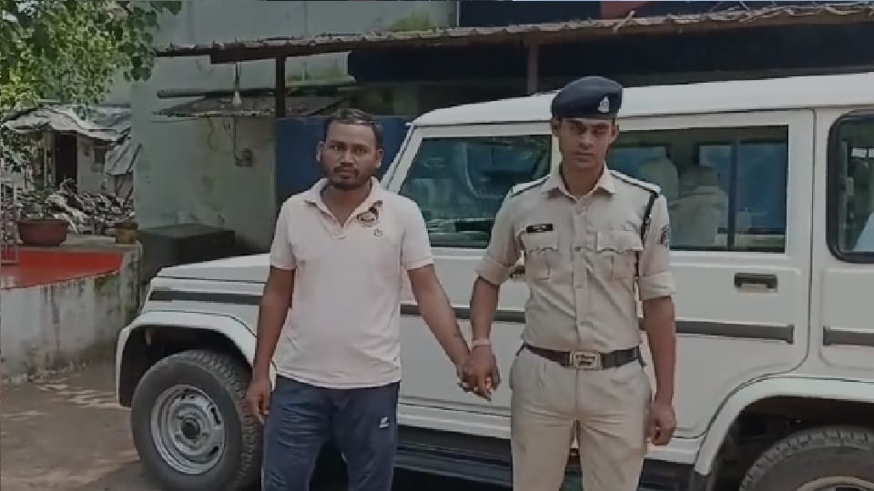police arrested accused husband in case of murder of wifre in Rajnandgaon