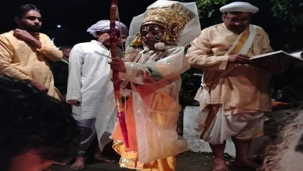 Shri Ram killed Tadka wearing raincoat, amazing sight seen in Ramlila of Ramnagar, see in pictures