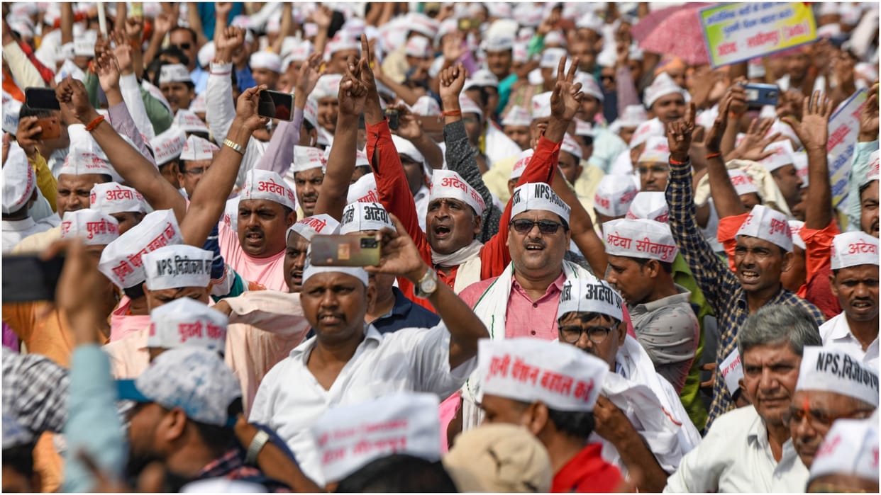 Pension Shankhnaad Rally: On the demand of OPS govt employees roared in Ramlila Maidan ready for vote war
