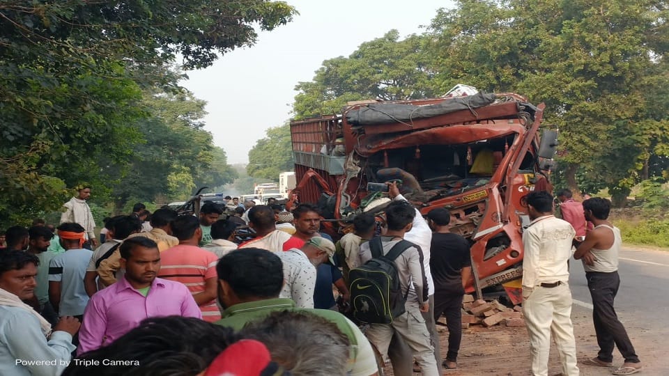 Two died and four injured in tanker-tractor collision in Anupshahr