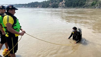 Tourist from Delhi drowned near Ramjhula Rishikesh four friends had come together Uttarakhand news in hindi