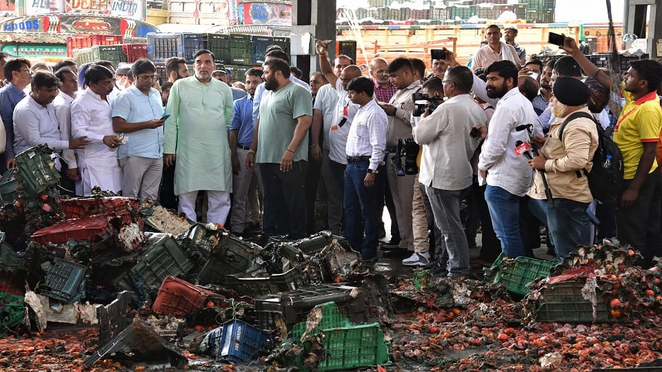 Delhi Development Minister Gopal Rai gave orders to repair damaged shed of Azadpur Mandi