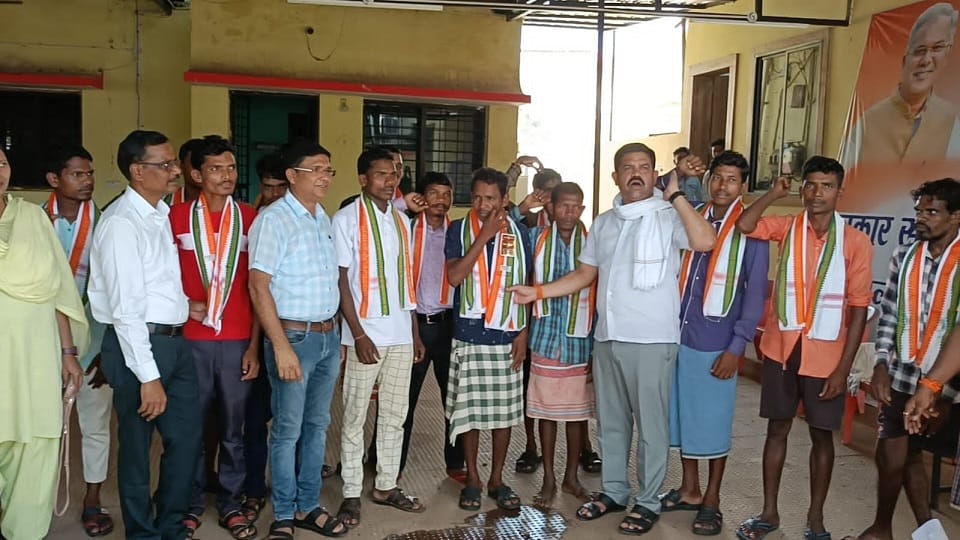 Impressed by the works of CM Baghel dozens of people joined Congress