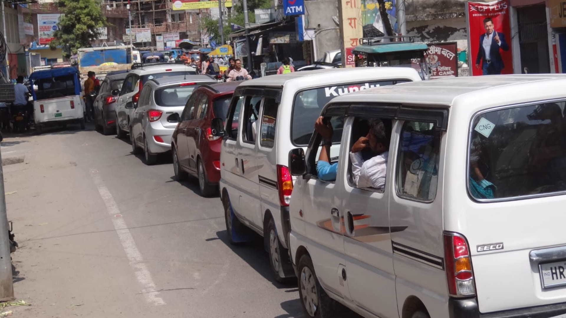 Tourist Crowd gathered on weekends traffic system disrupted Rishikesh Mussoorie haridwar Uttarakhand news
