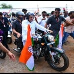 बुलेट पर सवार होकर निकले सीएम भूपेश बघेल।