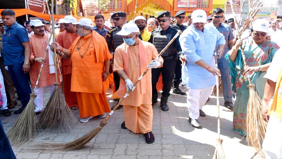 Lucknow: UP government will guarantee minimum wage to sanitation workers