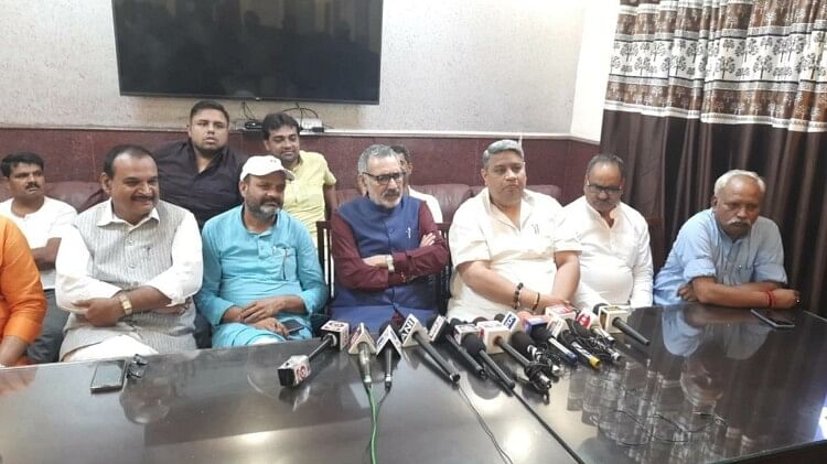Politics: गिरिराज सिंह ने ममता पर लगाए बड़े आरोप; कहा- मनरेगा के नाम हुए करोड़ों के घोटाले की कराएंगे CBI जांच