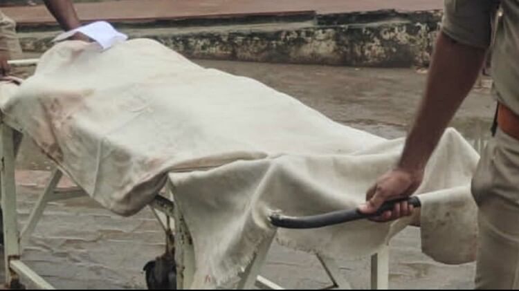 Aligarh : डोली नहीं उठी तो उठा दी अर्थी, शादी से आठ दिन पहले प्रेमिका की गला दबाकर हत्या, प्रेमी गिरफ्तार