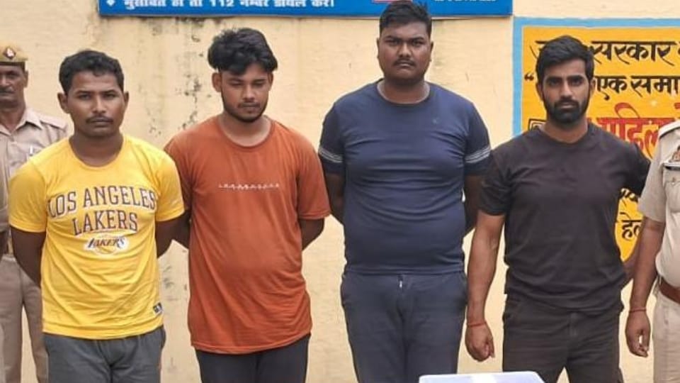 Police arrested four accused on theft charges in shahjahanpur