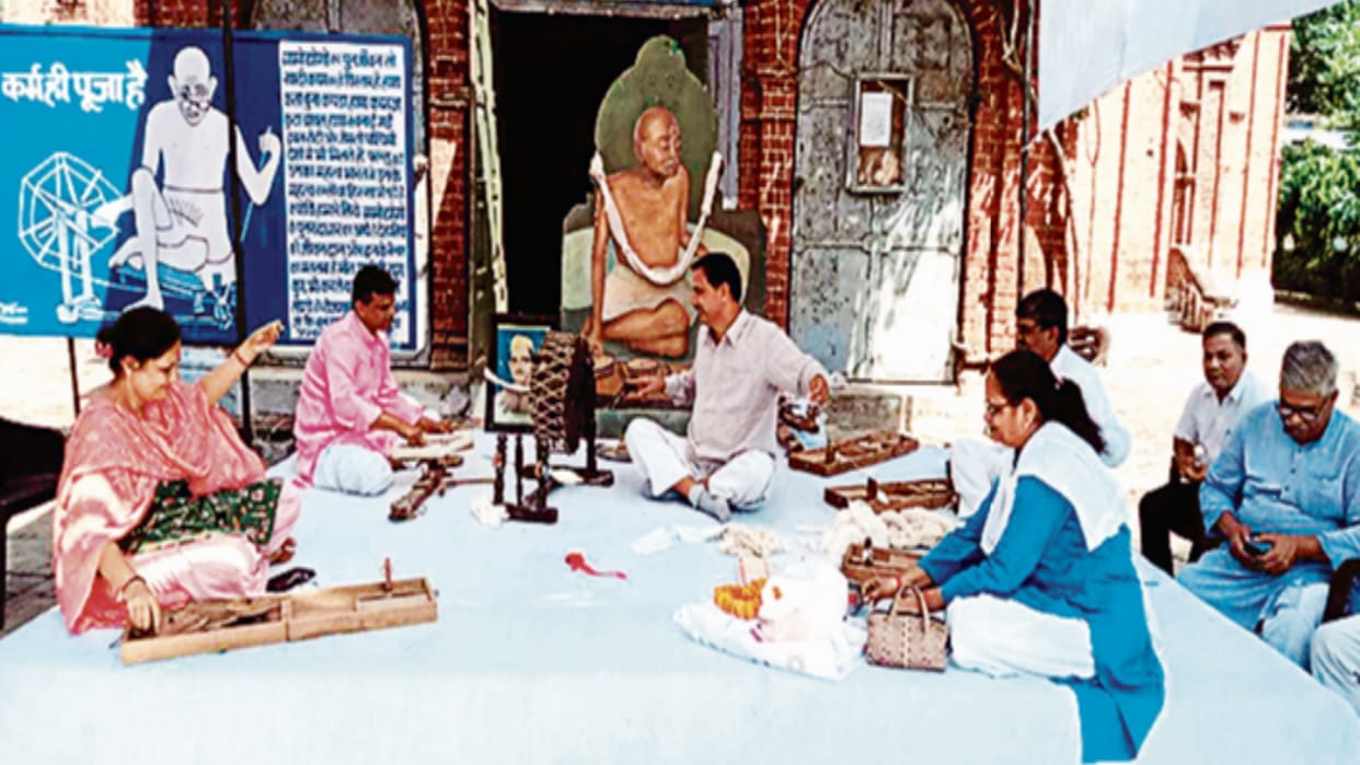 Gandhi Jayanti: Akhand Charkha spinning yagya started in Gandhi Ashram, food grain store will also open soon