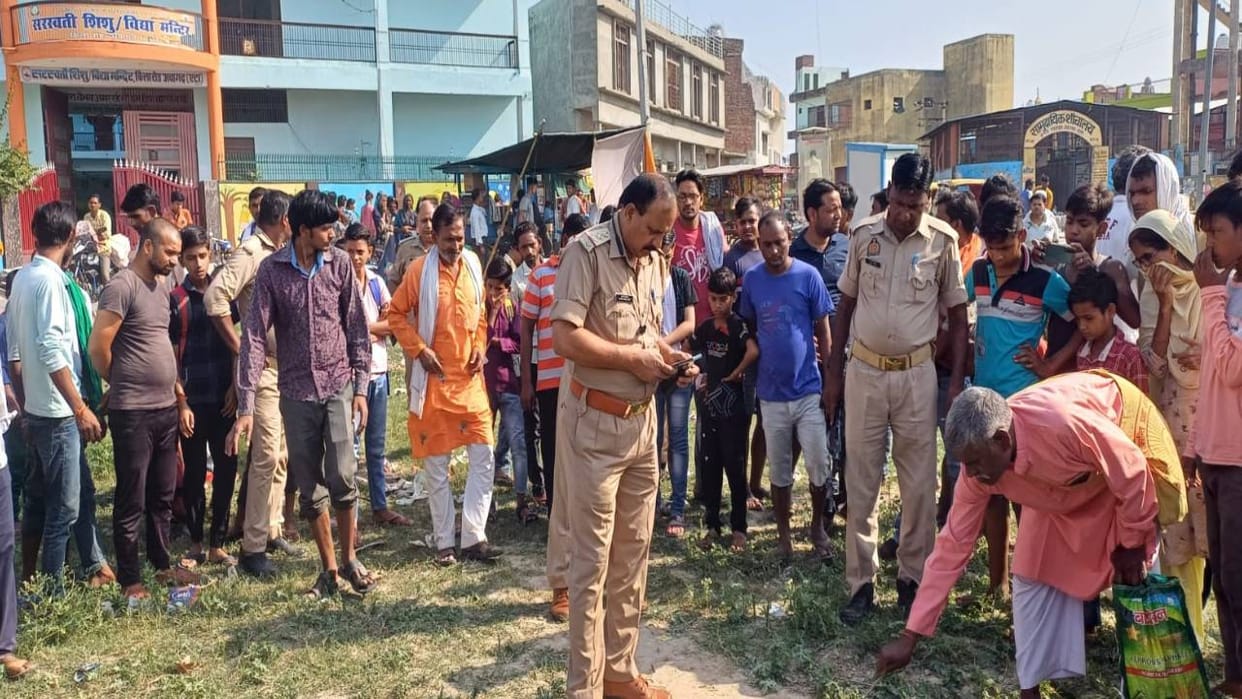 cruel mother threw newborn on roadside In Etah dogs scratched dead body