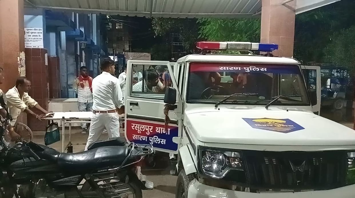 Bihar News : Bihar Police failed to stop crime in saran,criminals pulled three brothers out the car and shot.