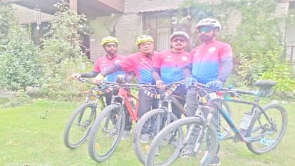 Cyclists reached Manali after completing a journey of 700 kilometers giving the message of keeping the Himalay