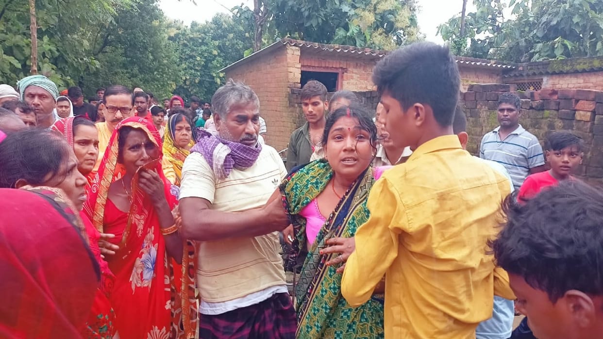 Deoria Murder News: Former District Panchayat Member Including Two Children Six Murdered in Deoria Up