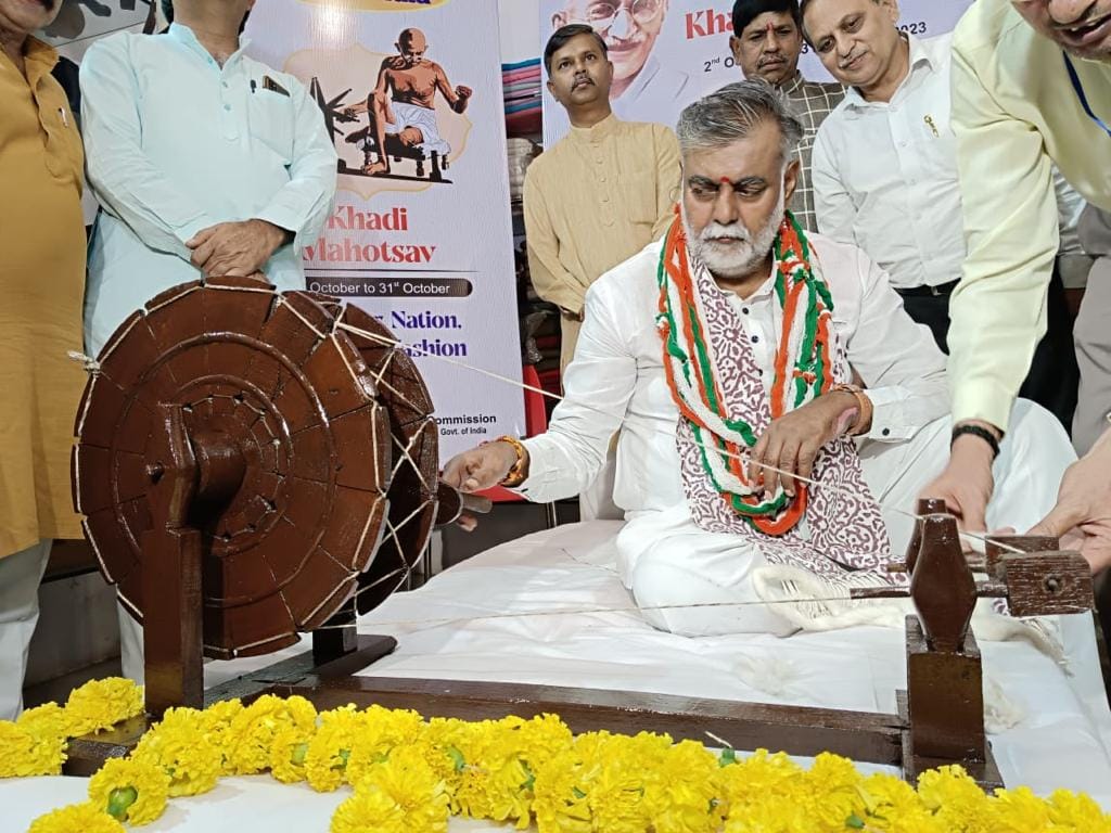 Bhopal: Prahlad Patel reached Khadi Gramodyog Bhandar on Gandhi Jayanti, appealed to people to adopt Khadi.