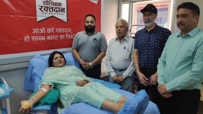 जम्मू: इंसानियत की सेवा के लिए किया महादान, अमर उजाला फाउंडेशन ने आयोजित किया रक्तदान शिविर Amar Ujala Foundation organized blood donation camp in jammu and samba