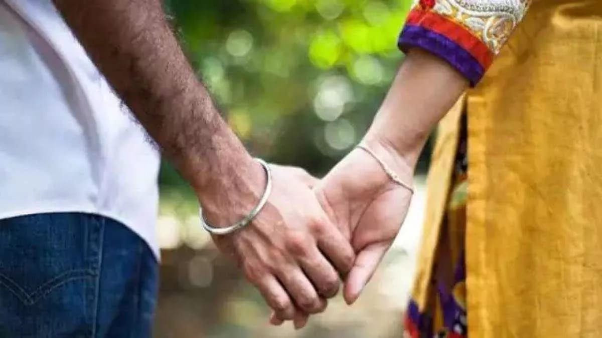 Constable lured woman into love trap on Facebook and took her away, victim husband demands action from SSP