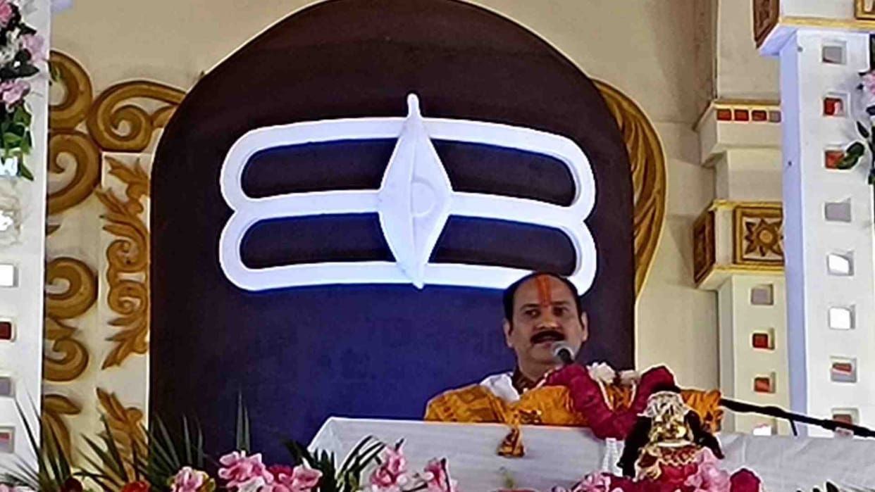 Devotees gathered in Kota to listen to the story of Pandit Pradeep Mishra