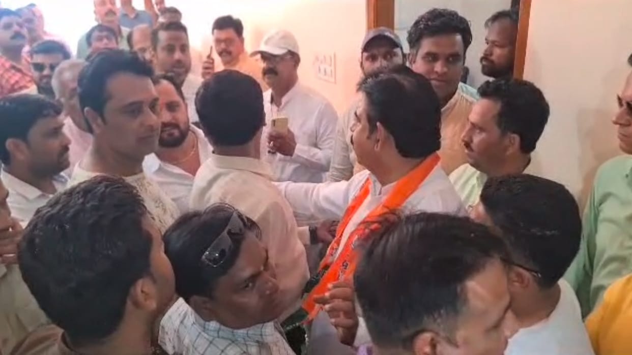 Khandwa: Slogans of Murdabad for Khandwa MLA raised in BJP office in front of Indore MP, created ruckus