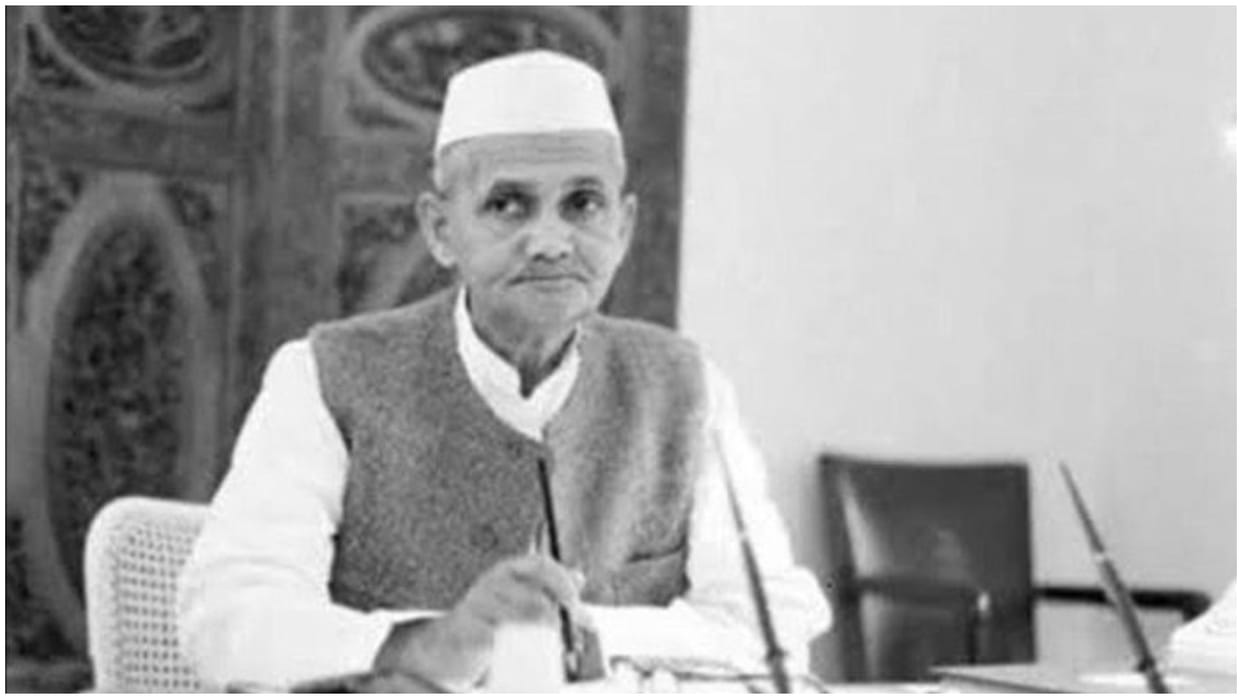 Example of simplicity: Traveled from a rented room to Parliament, using bicycle and scooter