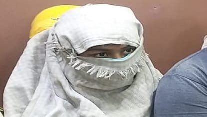 आरोपी युवती