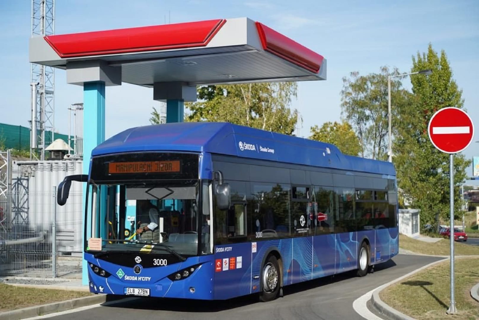 Union Minister Nitin Gadkari test drive Hydrogen Bus by Skoda in Prague Czech Republic