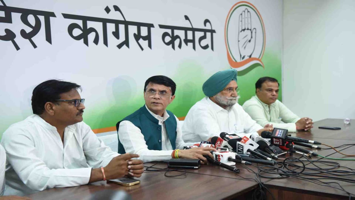 Pawan Kheda said that the Prime Minister should take a house here, the cost of commuting will be saved.