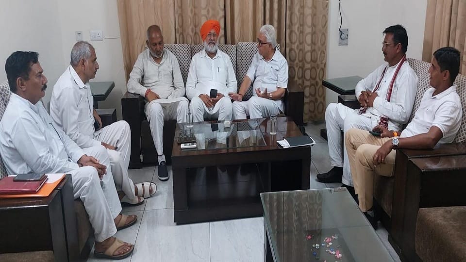 Haryana Politics: CM political advisor Bharat Bhushan Bharti reached Fatehabad, held meetings with officials