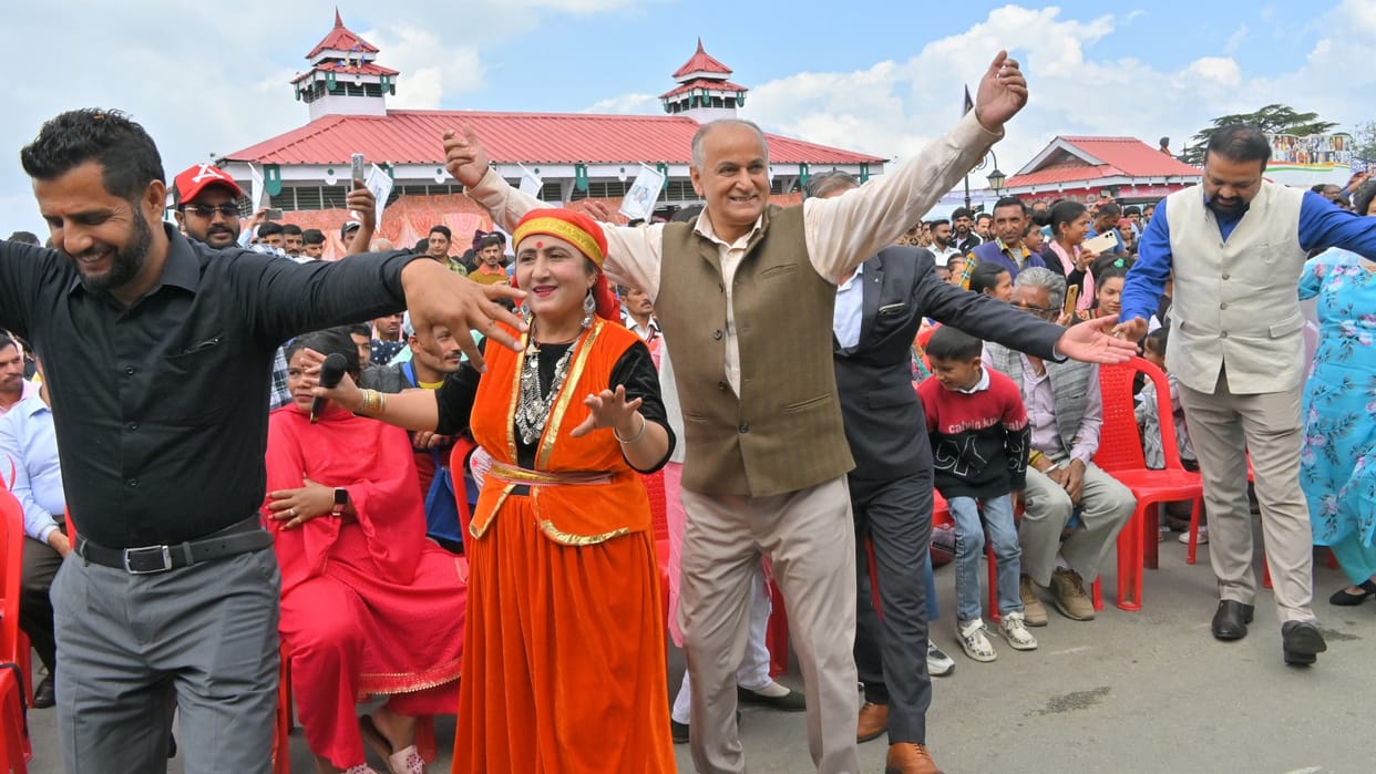 Nagar Nigam Shimla Mayor Councillors Perform Nati during swachhta mitra utsav