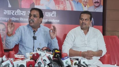 प्रेस कॉन्फ्रेंस लेते बीेजेपी नेता राजेश मूणत
