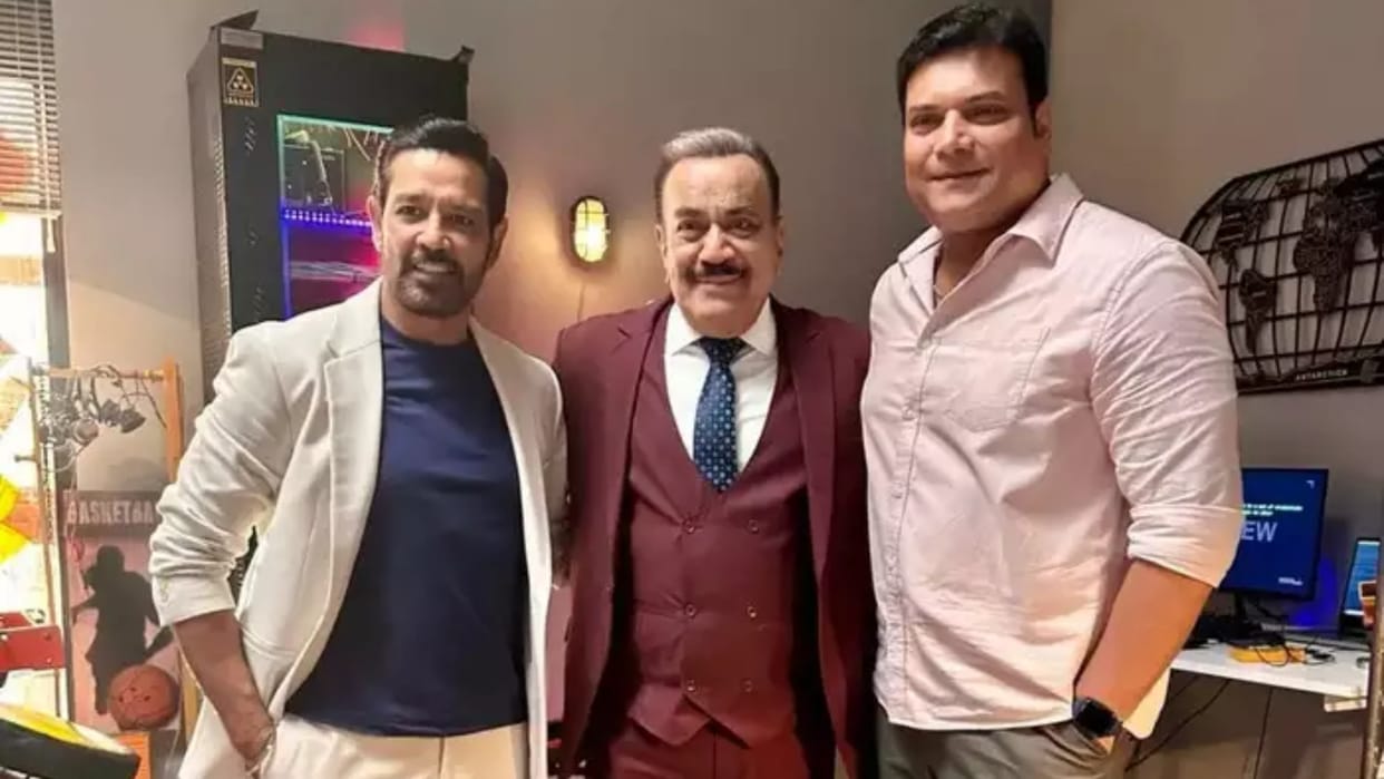Cid fame shivaji satam reunites with old friends daya and anup soni after long time pics surface on internet