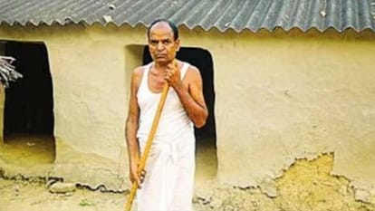 गोलमालः अमीरों को बांटे सीएम आवास, ताकते रहे गरीब, प्रधान और पंचायत सचिवों की मिलीभगत से गरीब वंचित CM Awas distributed to rich people not poor in Sultanpur.