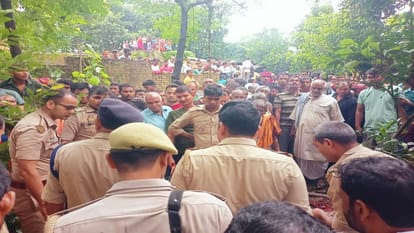 Deoria SIX Murder Case Inside Story Five people killed Of Same Family land dispute one man other Family