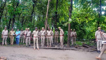 Deoria SIX Murder Case Inside Story Five people killed Of Same Family land dispute one man other Family