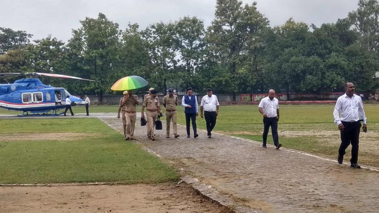 Principal Secretary Home and Special DG Law and Order arrived after murder of six people in deoria