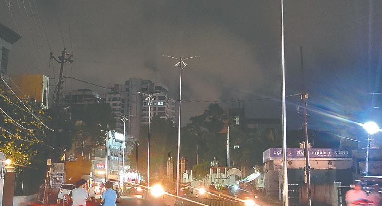 extent of negligence 70 percent Street lights of 1.7 km flyover in Varanasi are out of order andy many roads