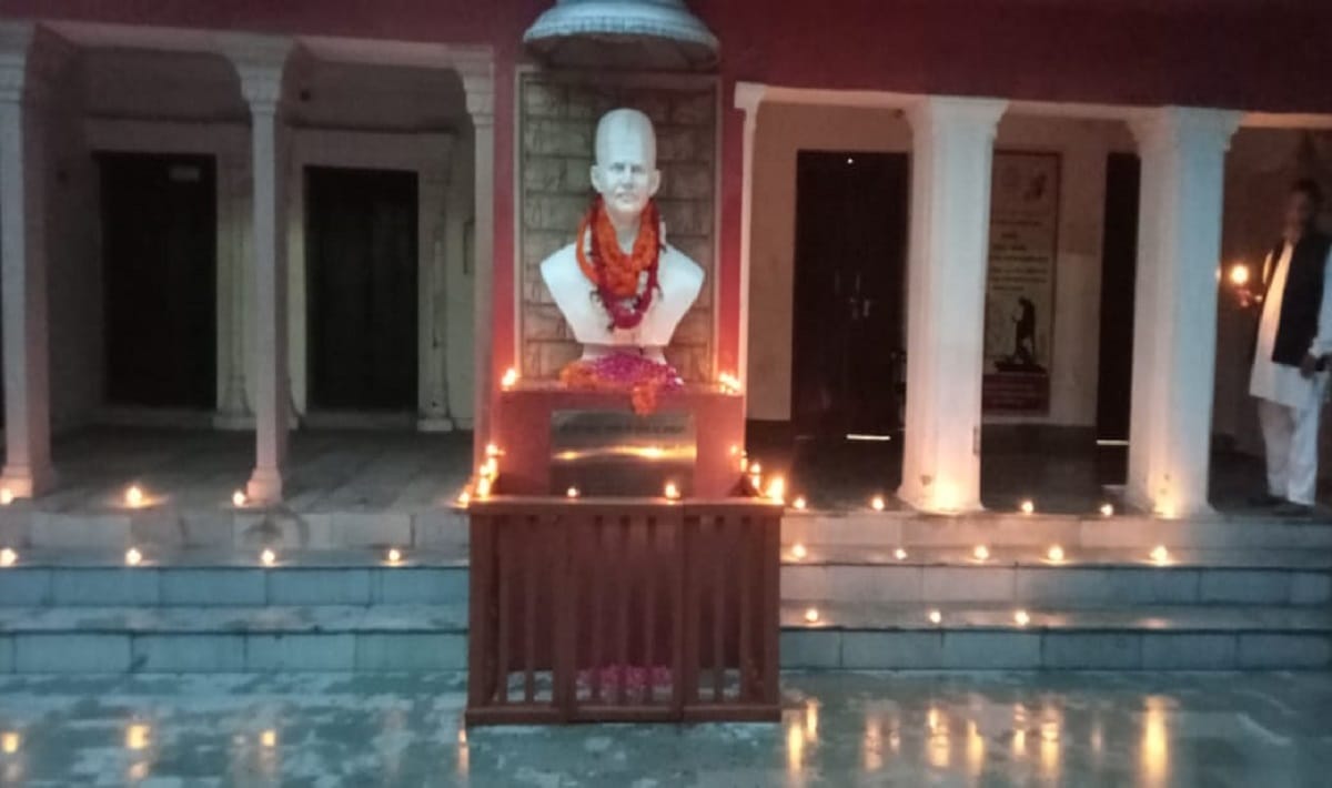 Mahatma Gandhi and Shastri Jayanti celebrated in varanasi Diwali at former PM ancestral residence