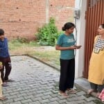 रामपुर में भूकंप के झटकों के बाद बाहर निकल लोग