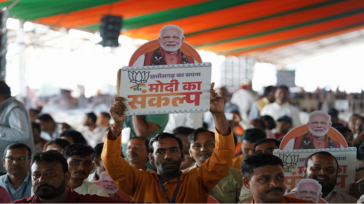 PM Modi Jagdalpur Visit Live: पीएम मोदी ने मां दंतेश्वरी का लिया आशीर्वाद, रैली में उड़ा जनसैलाब