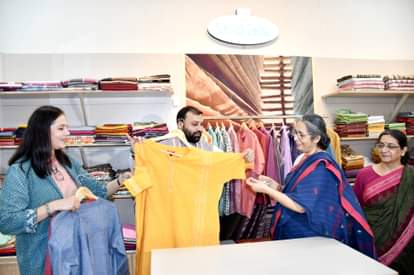आईआईटी दिल्ली कैंपस में खादी का पहला आउटलेट