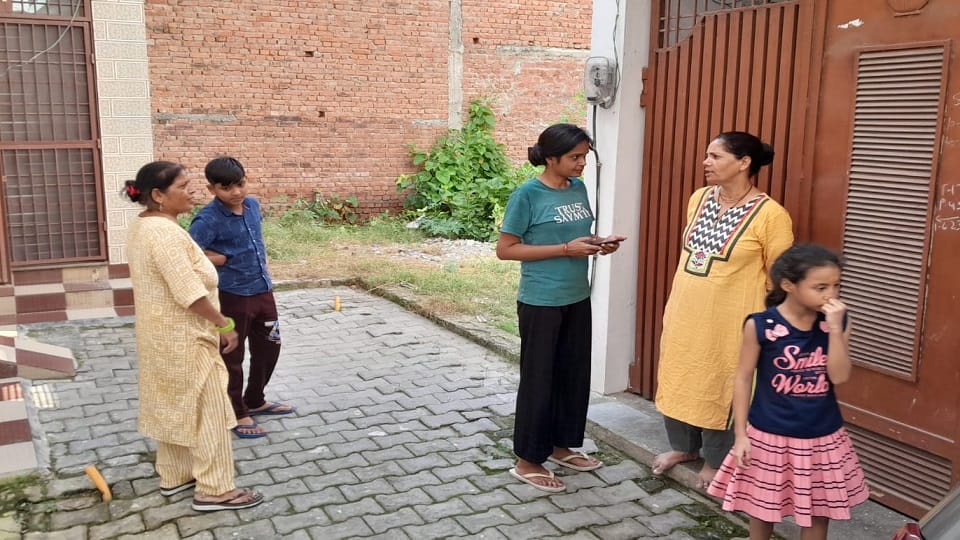 Earthquake in Moradabad Tremors Felt For About 30 Seconds People Came out From Offices and Homes
