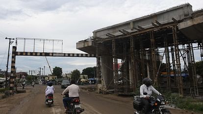 Bargadwan Overbridge Arrangements should be made for diversion of traffic