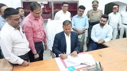 IAS Ravindra Kumar took charge as DM Bareilly