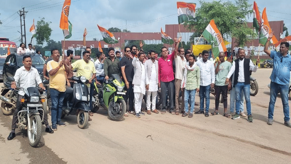 Congress has closed Bastar against privatization