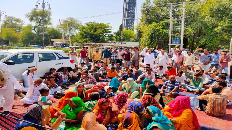 Livestock farmers start protest outside corporation office in Hisar