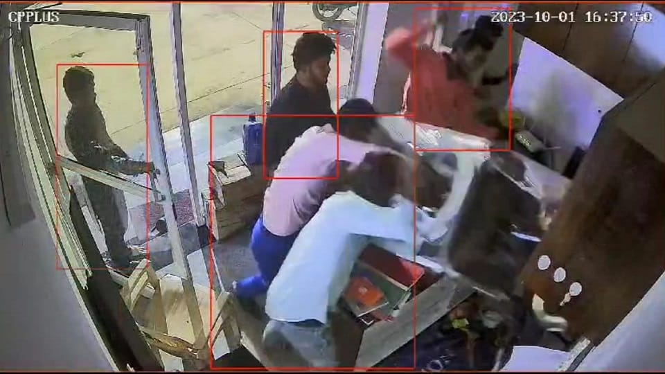Pump workers assaulted for demanding petrol money in Durg
