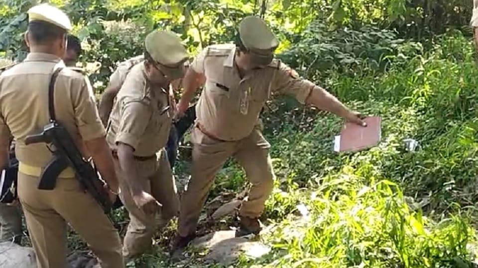Moradabad: Laborer murdered crushing his head with stone dock, body thrown bushes